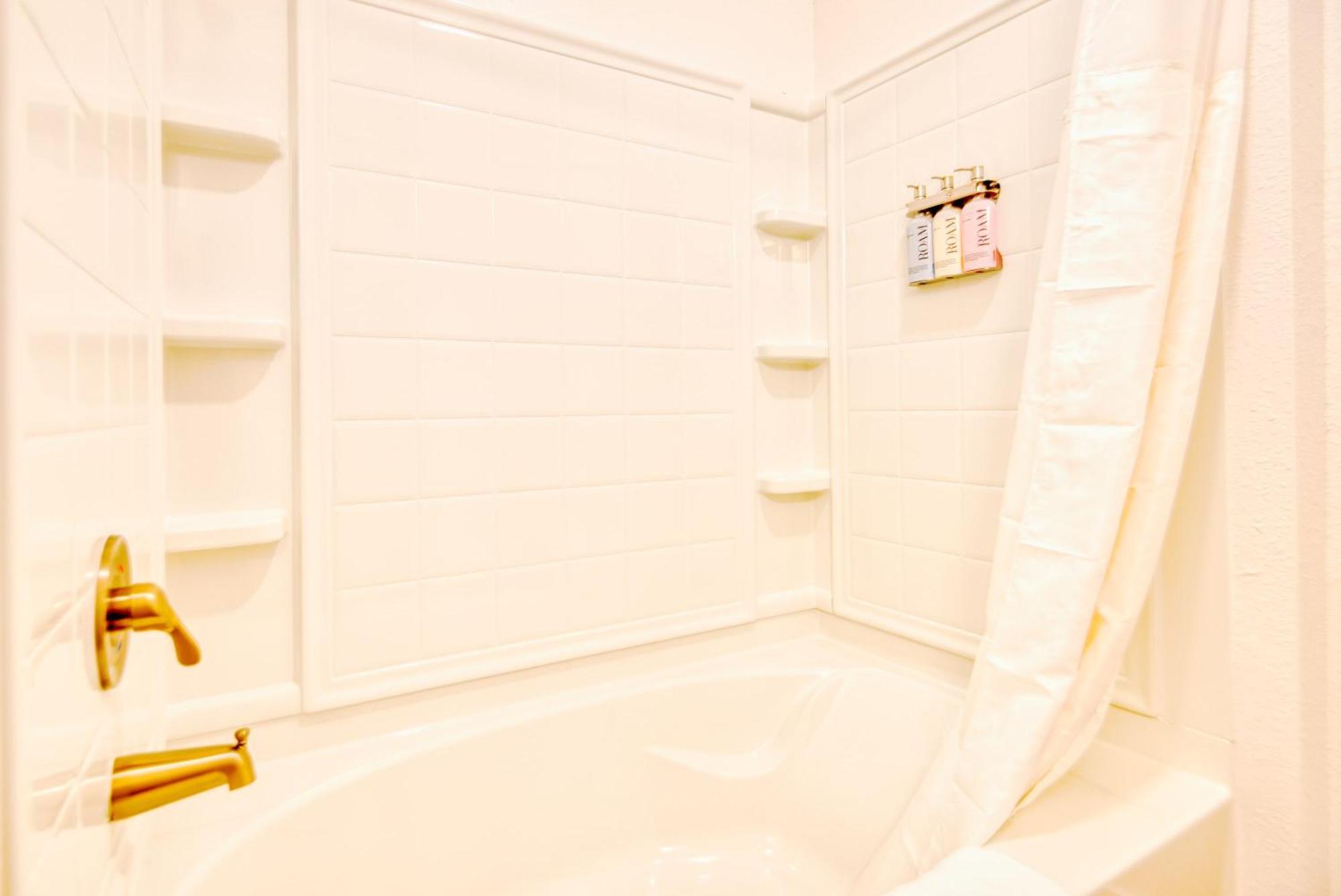 Luxe One Bedroom Apartment With Balcony Gainesville Dış mekan fotoğraf