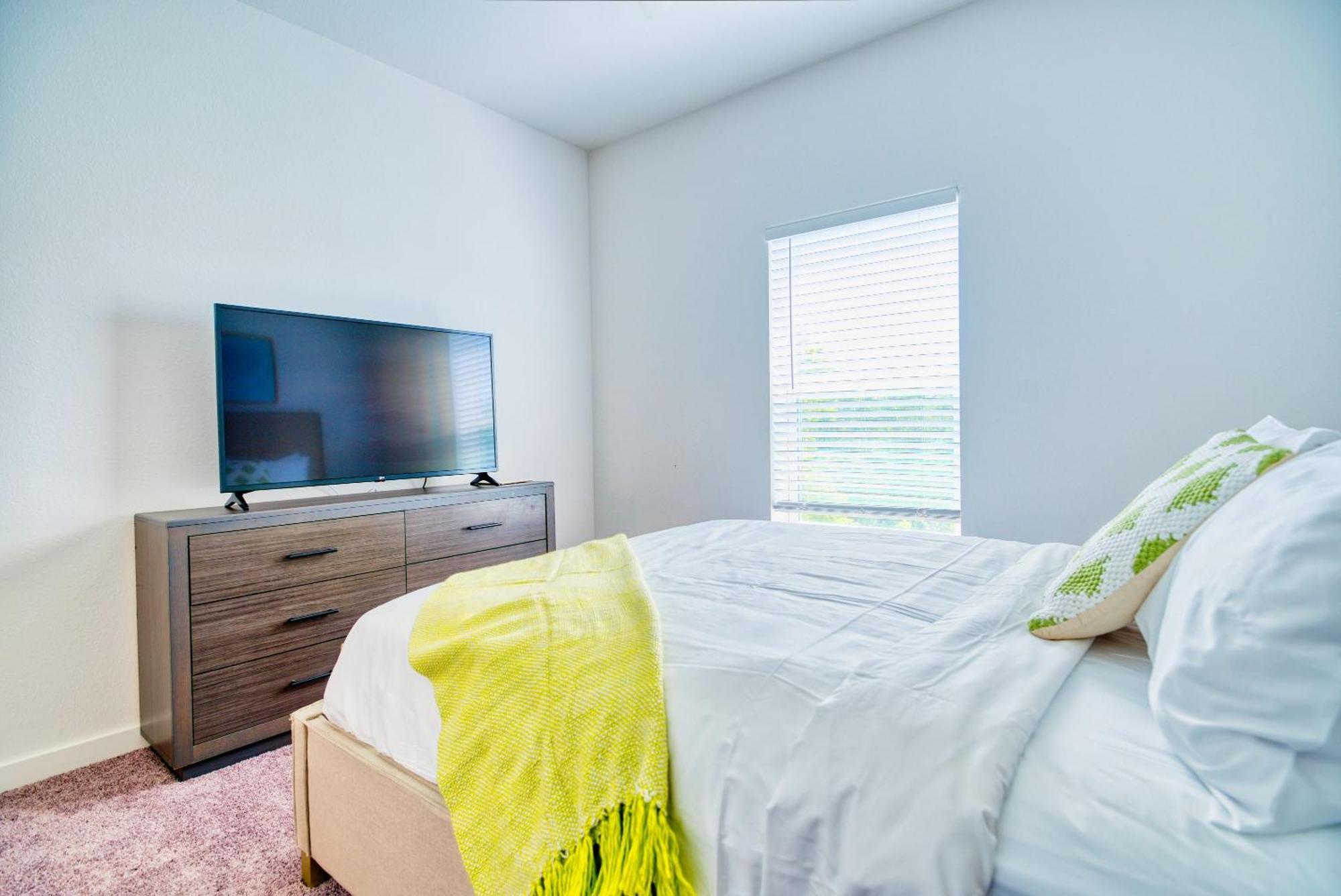 Luxe One Bedroom Apartment With Balcony Gainesville Dış mekan fotoğraf